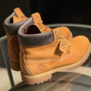 *Gently Used* - Timberland Wheat Nubuck Boots for Men Size 10.5